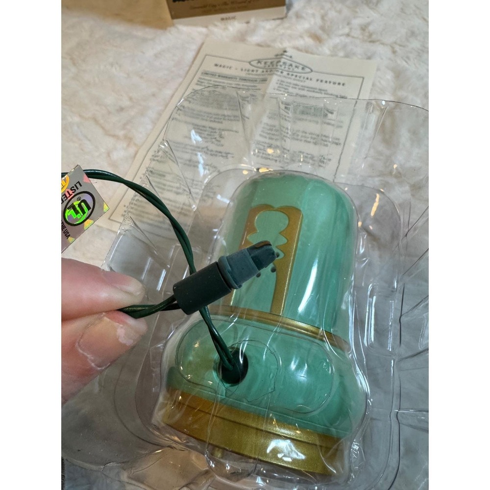Hallmark Keepsake 1996 Wizard of Oz Emerald City Magic Ornament Light Music - Picture 5 of 10